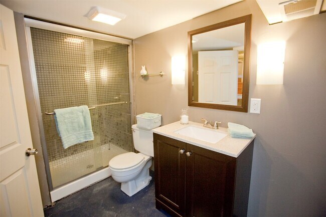 Building Photo - 6425 Arthur Ave