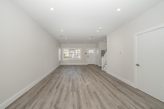 Building Photo - 2818 Ocean Ave