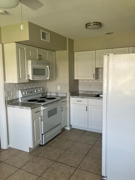 Building Photo - 5774 Gallatin Ln