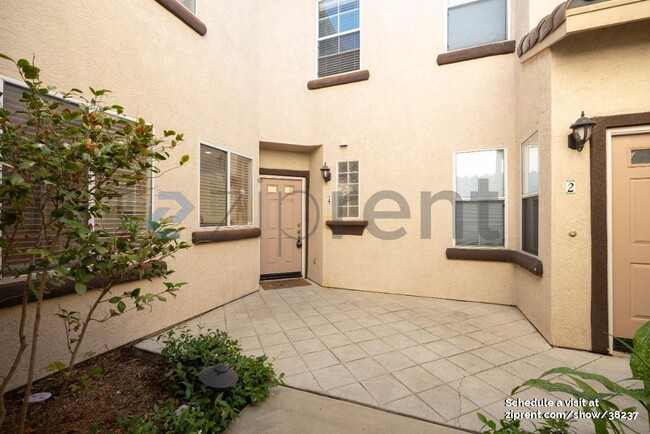 Primary Photo - 10705 Wexford St