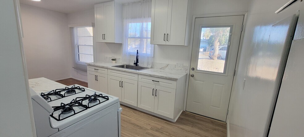 Building Photo - 16911 Glenetta Way