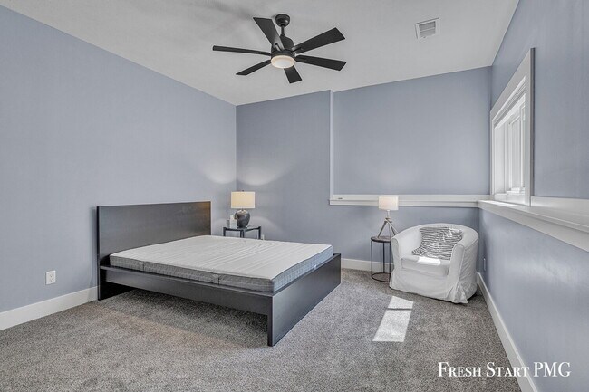 Building Photo - Spacious 6-Bedroom Retreat in Rockford with 3.5 Luxurious Baths
