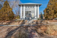 Building Photo - Renovated Upstairs 4-Bedroom, 2-Bath Apart...