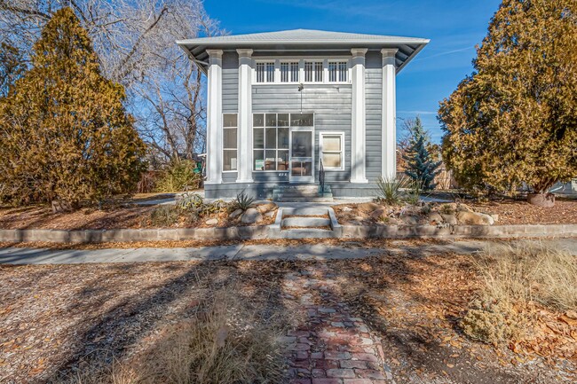 Building Photo - Renovated Upstairs 4-Bedroom, 2-Bath Apart...