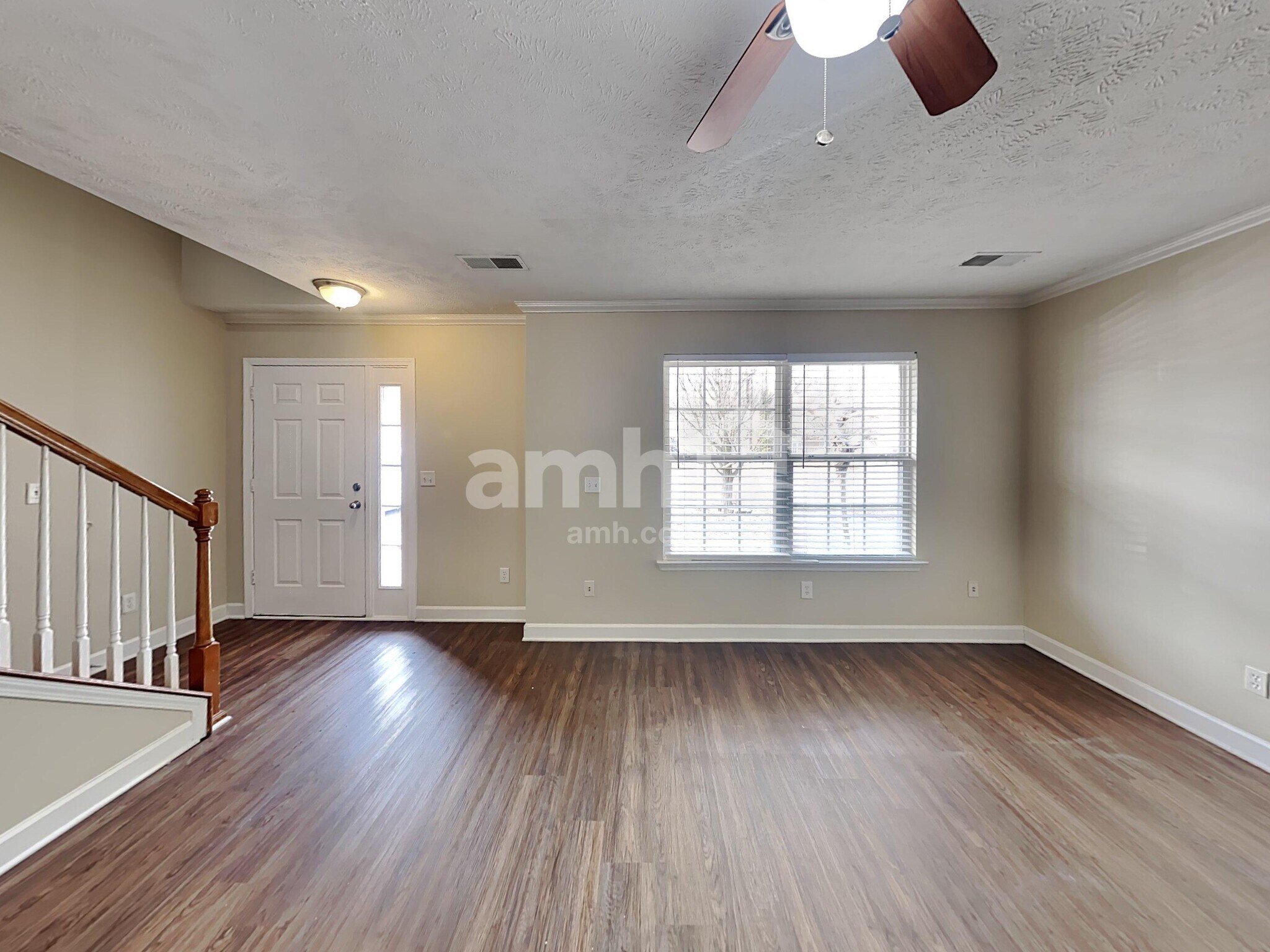 Building Photo - 8026 Meadowview Ln