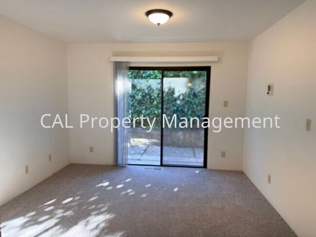 Building Photo - Beautiful 3-Bedroom Pebble Beach Home!