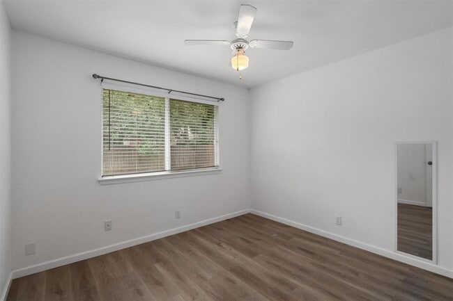 Building Photo - 11908 Broad Oaks Dr