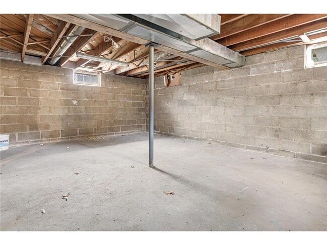 Building Photo - 2310 Leona Dr