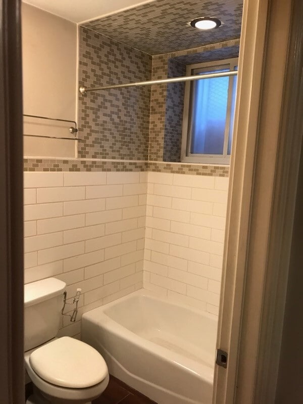 Shower - 19 E Division St