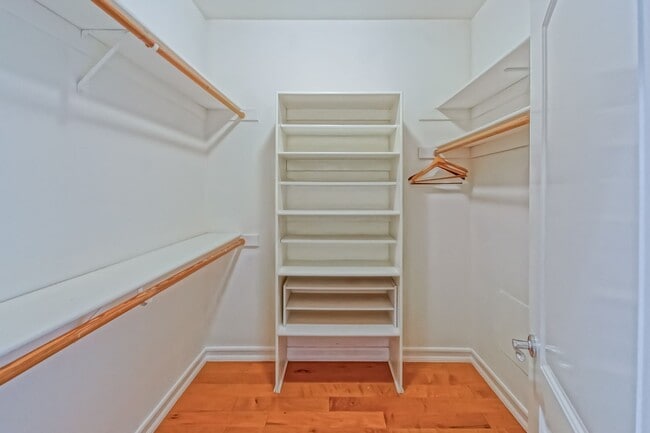 Building Photo - BEAUTIFUL, BRIGHT & AIRY 3BR2.5BA DETACHED TOWNHOME W/ LARGE 2-CAR GARAGE, WORKSHOP/BONUS ROOM, C...