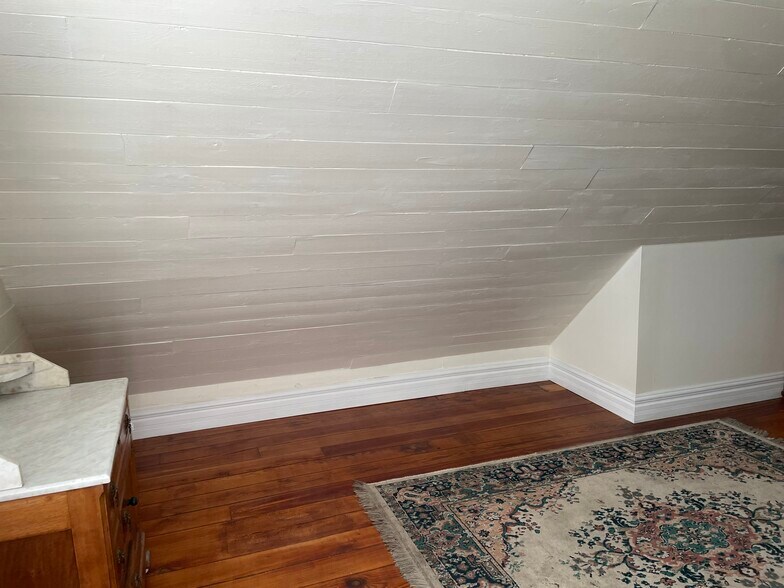 Bedroom - 1306 Lincolnway