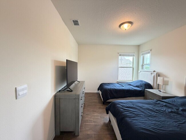Building Photo - Perfect Home waiting for you! FULLY FURNISHED!