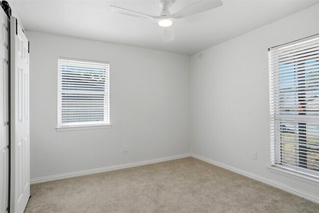 Building Photo - 129 Mountain View Dr