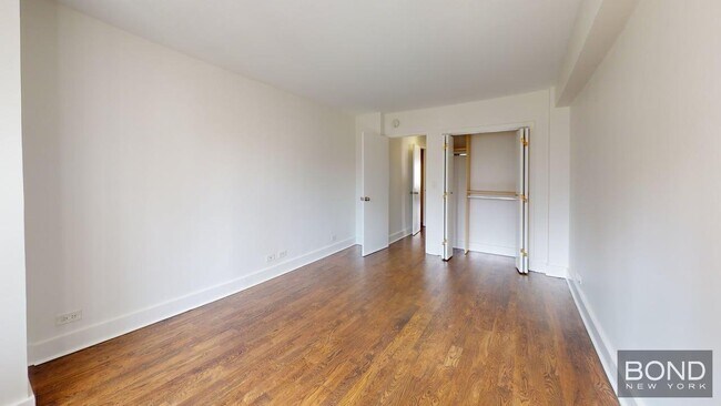 Building Photo - 220 E 63rd St