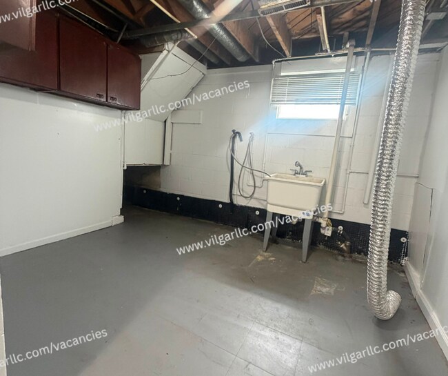 Building Photo - Newly updated 5 Bedrooms, 2- Bathroom Home