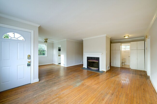 Building Photo - Charming 3BR Home with Fenced Backyard & Patio in Silver Spring