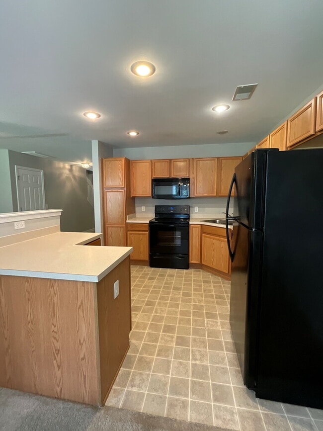 Building Photo - Spacious Townhome in Pooler