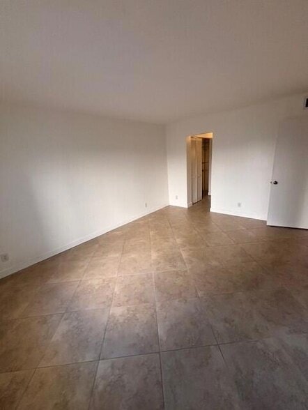 Building Photo - 203 Foxtail Dr