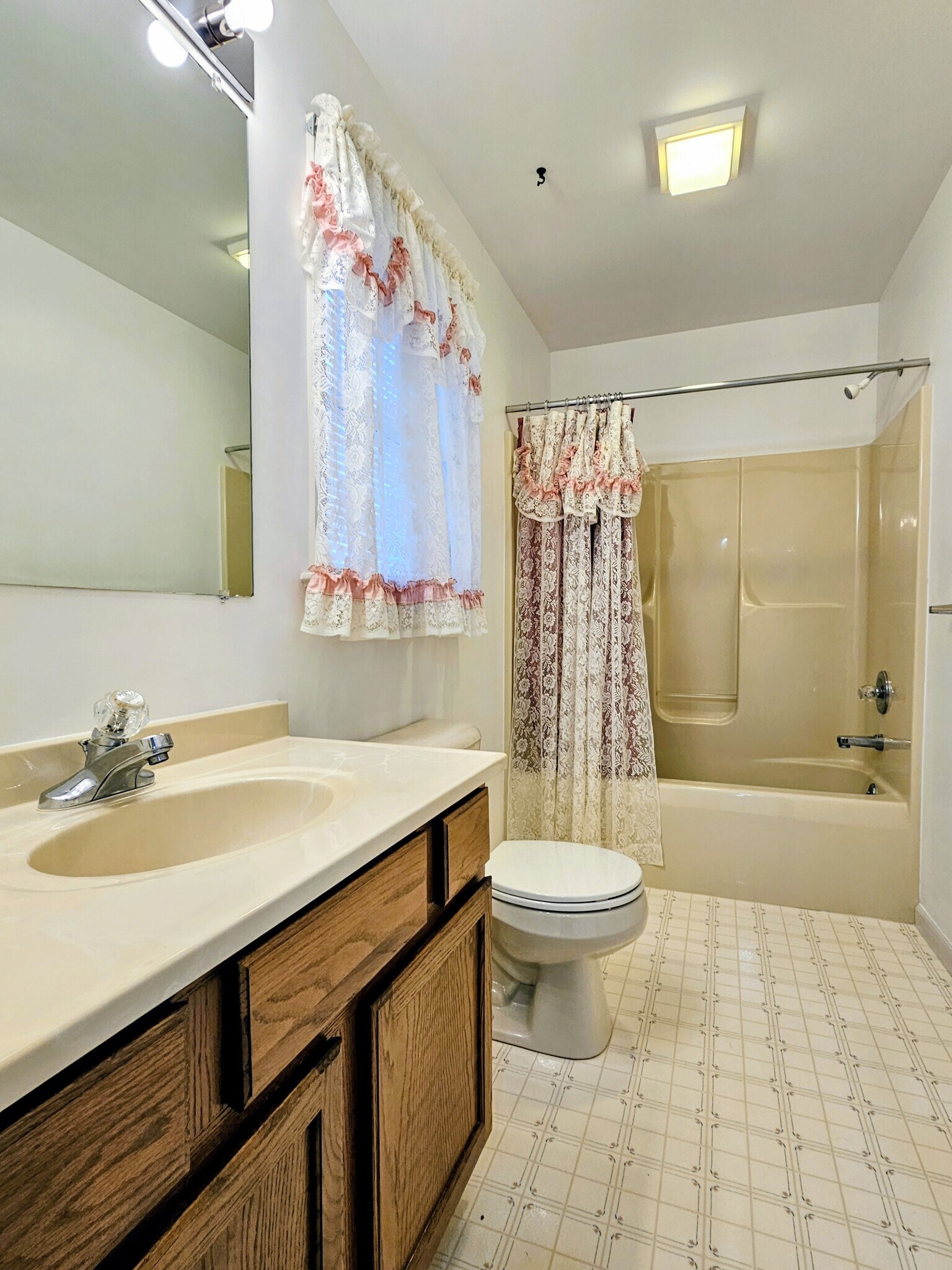 Building Photo - 357 Acorn Cir