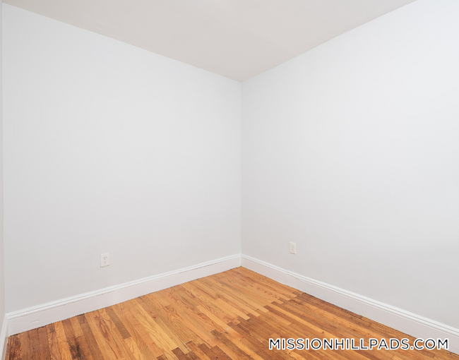 Building Photo - 49 Worthington St