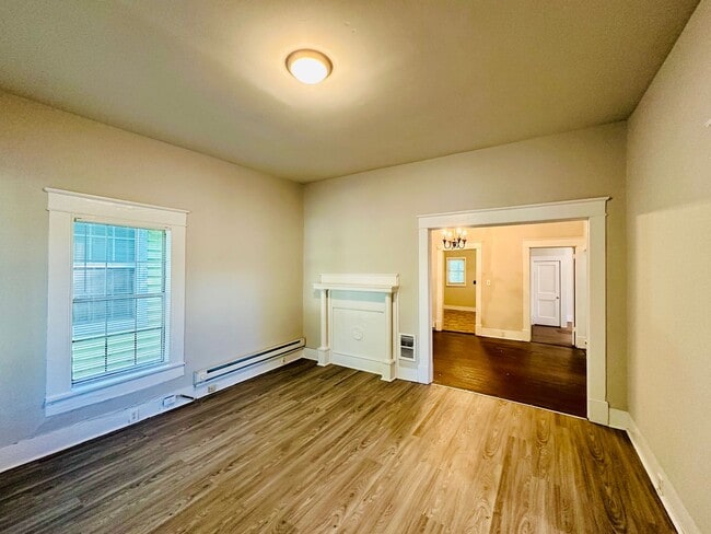 Building Photo - DOWNTOWN - 2 Bedroom - MOVE IN SPECIAL $500 OFF