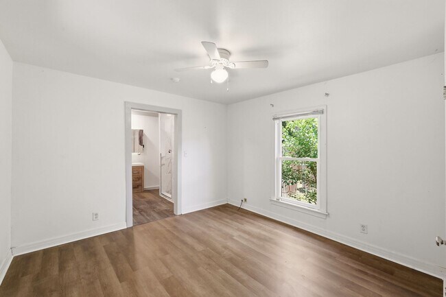 Building Photo - Cute 2/2 in Kilgore!