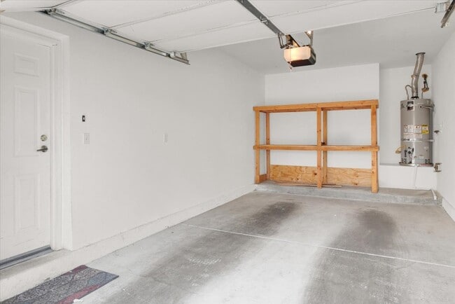 Building Photo - 5855 Valley Dr