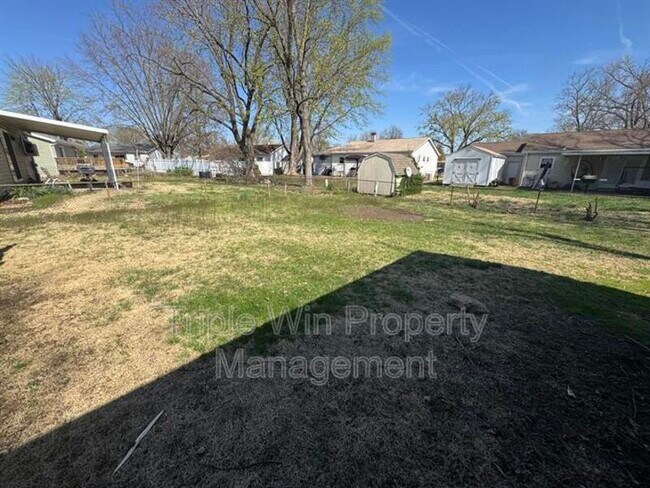 Building Photo - 513 Coachway Ln