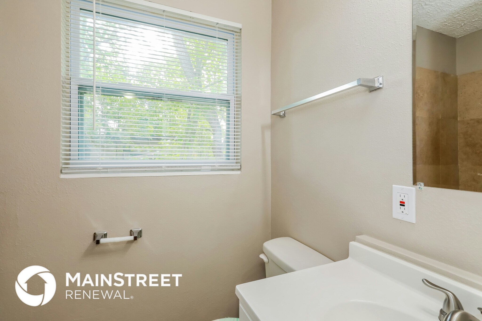 Building Photo - 6924 Clovis Rd