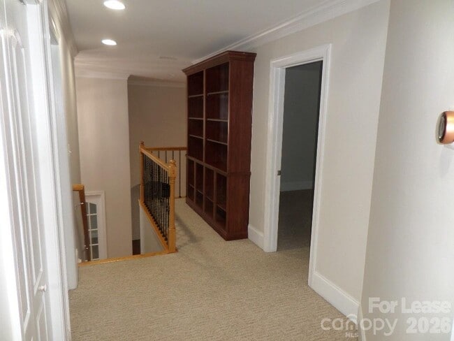 Building Photo - 421 Greenbay Rd