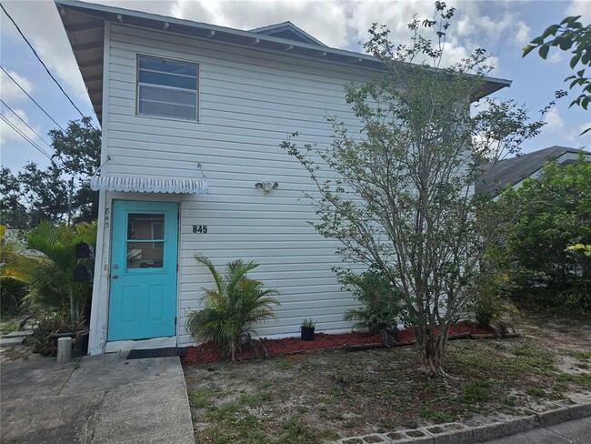 Building Photo - 845 17th St N