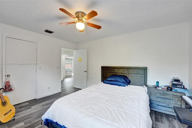 Building Photo - 2508 Cardaman Ave