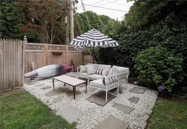 Building Photo - 3 Pell St