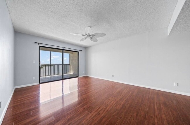 Primary Photo - 3165 N Atlantic Ave