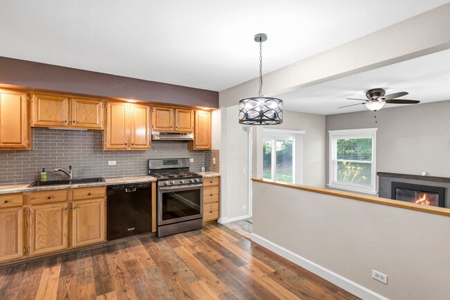 Building Photo - 939 Shorewood Dr