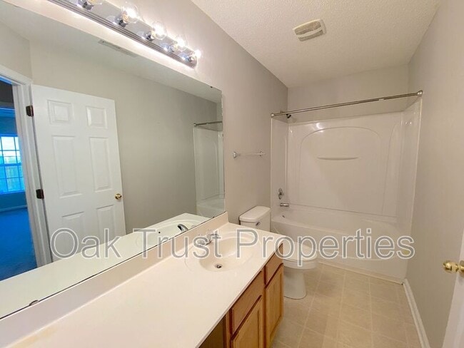 Building Photo - 411 Brookfield Ln