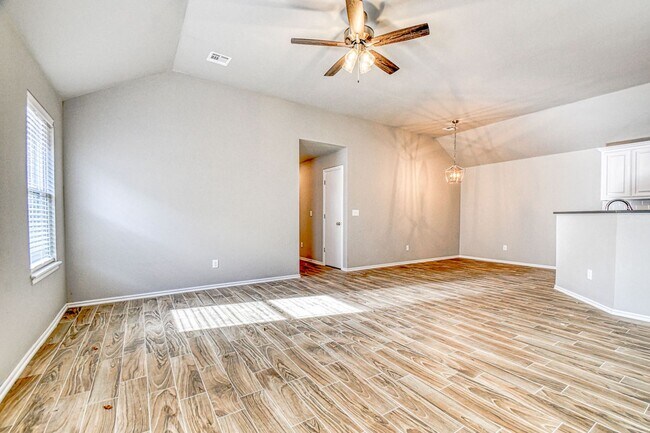 Building Photo - Beautiful Newer Construction Home!