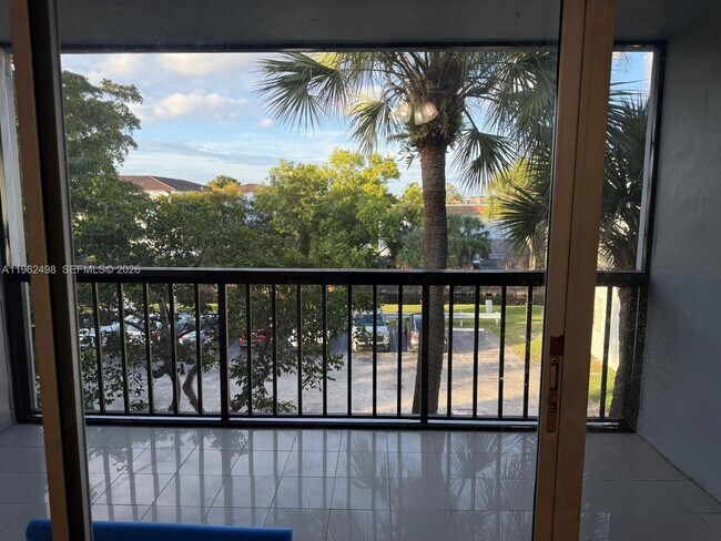 Building Photo - 10825 SW 112th Ave