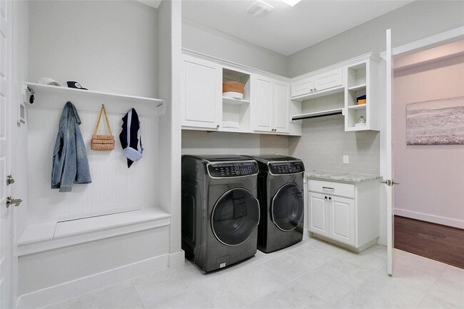 Building Photo - 702 Tomichi Trl