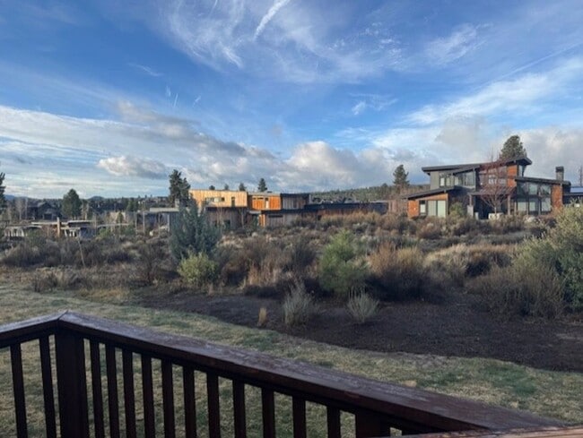 Building Photo - Broken Top Gated Community