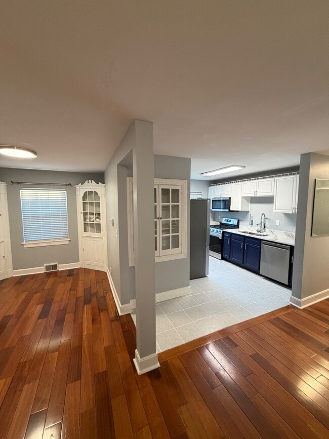 Building Photo - 336 Monohan Dr