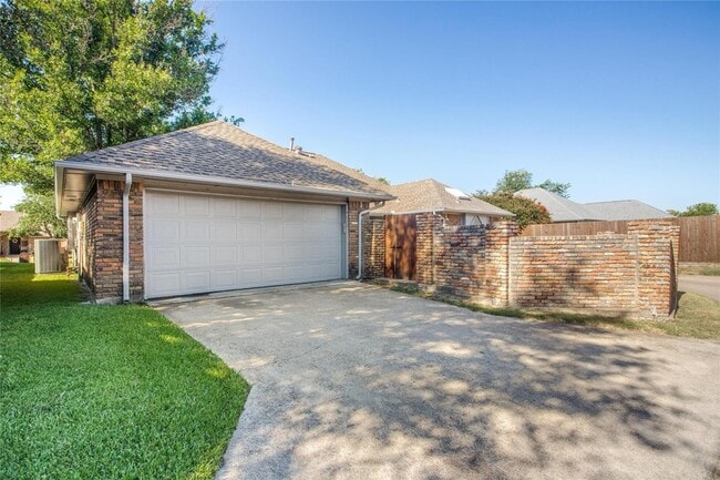 Building Photo - 4633 Centenary Dr