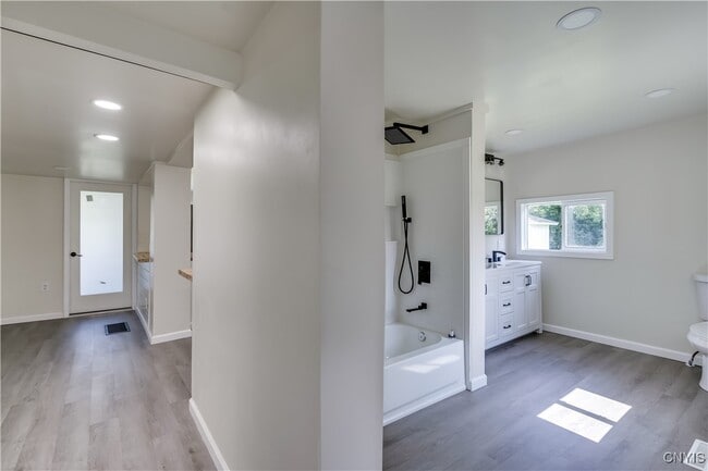 Building Photo - 29538 Maple St