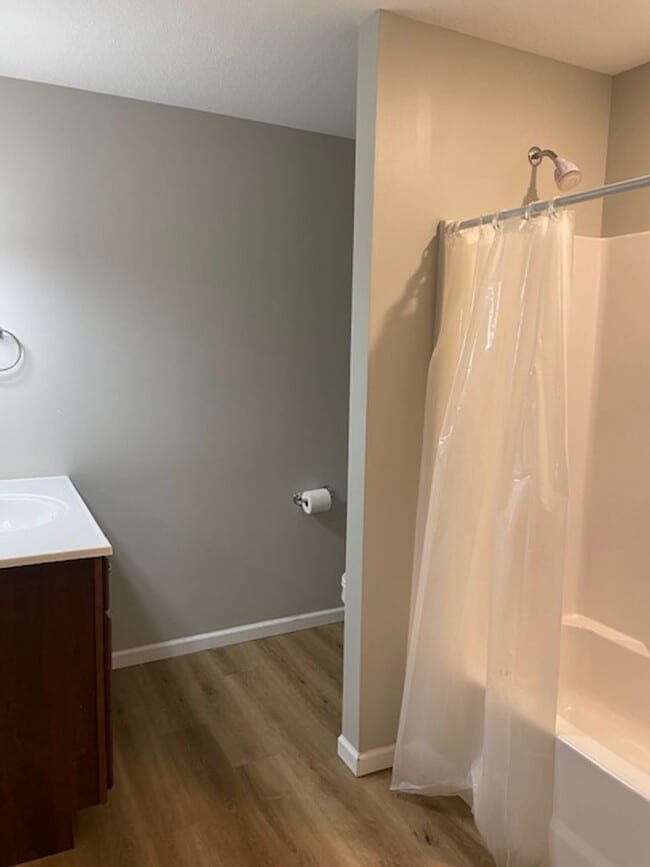 Building Photo - 208 Tyler St