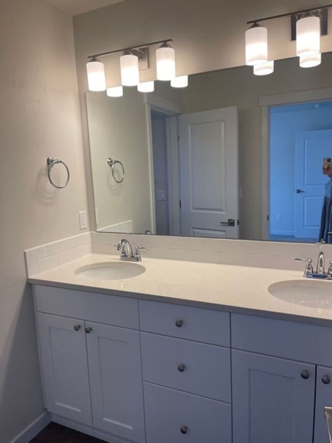Building Photo - Like new construction near St. Charles!  W/S/G included!