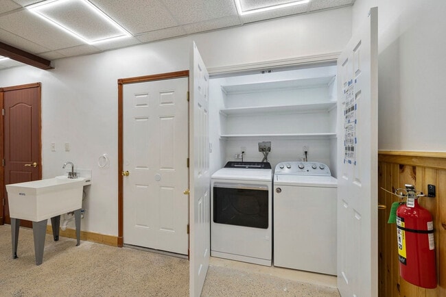 Building Photo - 163 Silver Lake Rd