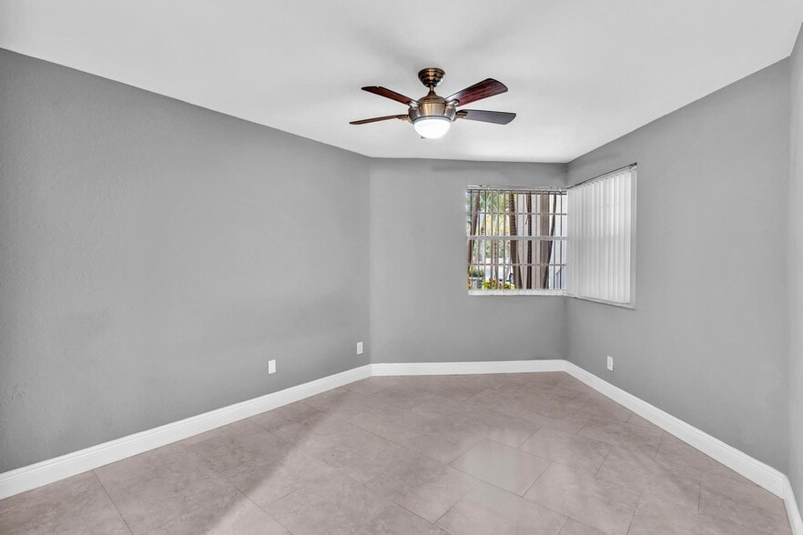 Building Photo - 2881 N Oakland Forest Dr
