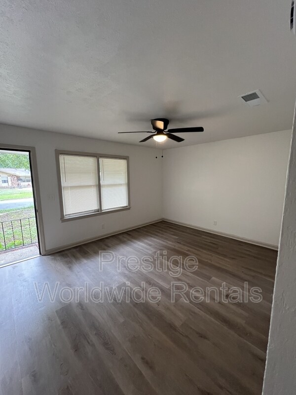 Building Photo - 2104 Wellborn Dr