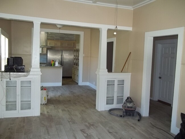 Building Photo - 190 Live Oak Ave