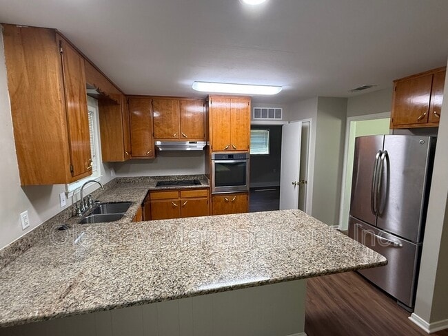 Building Photo - 2821 S Richardson Dr